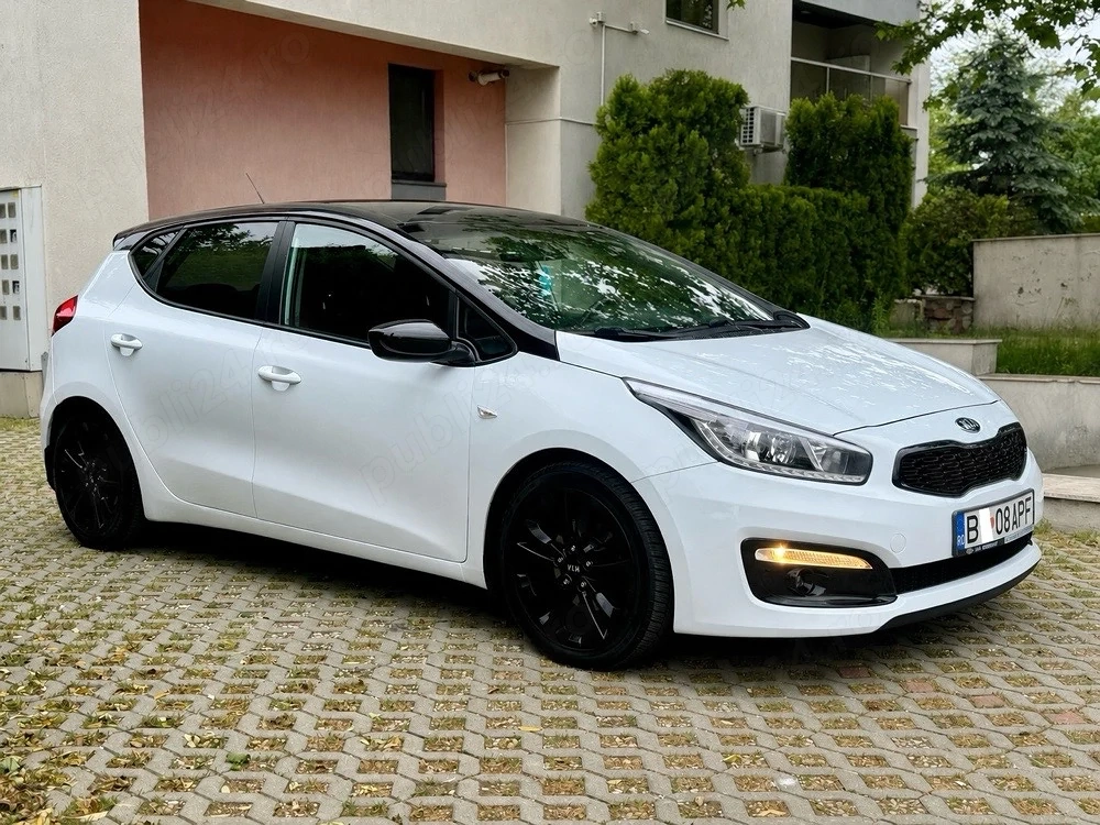Kia Ceed 2018, Black and White