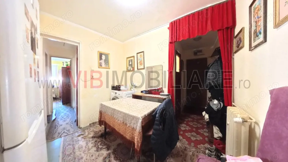Titan - Metrou 1 Decembrie 1918  - str Vlahita - 2 camere 
