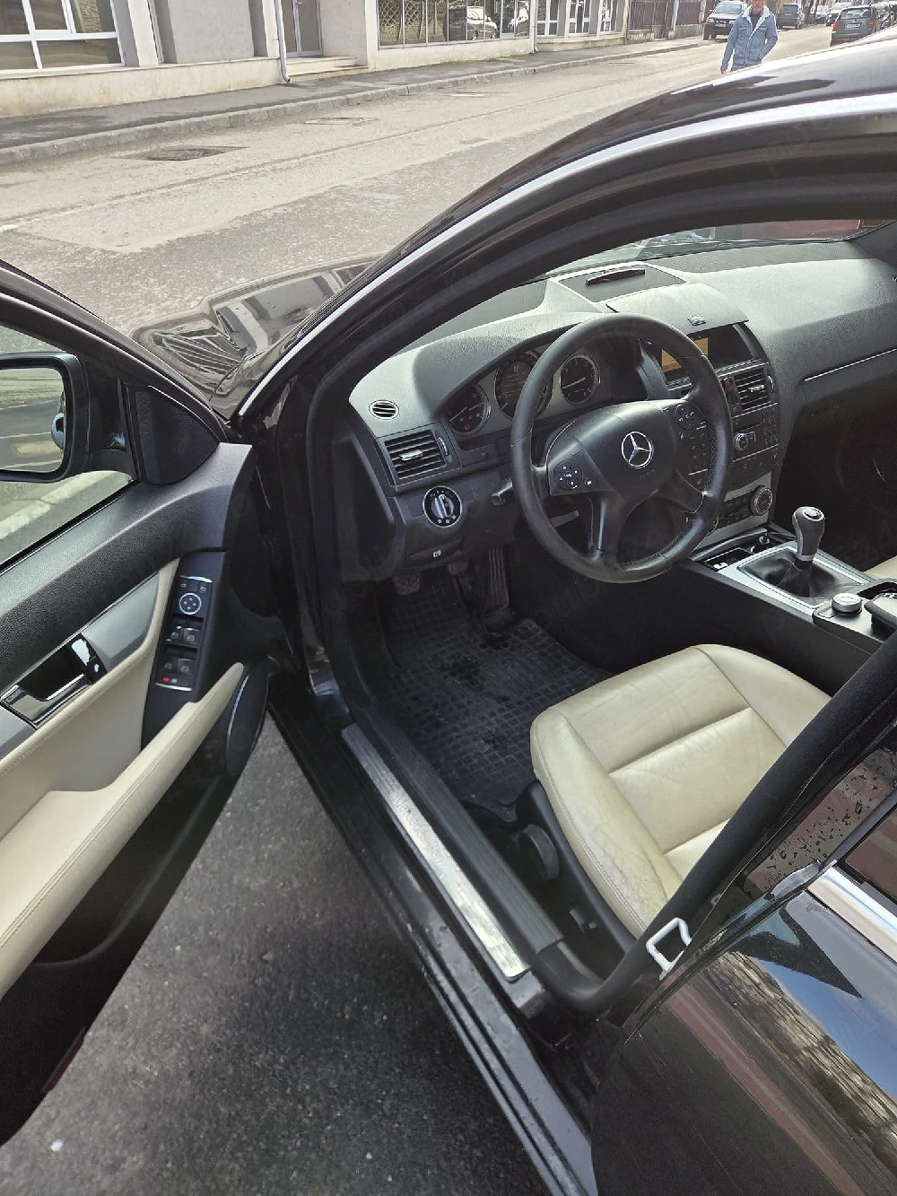 Vând Mercedes C 200 Cdi