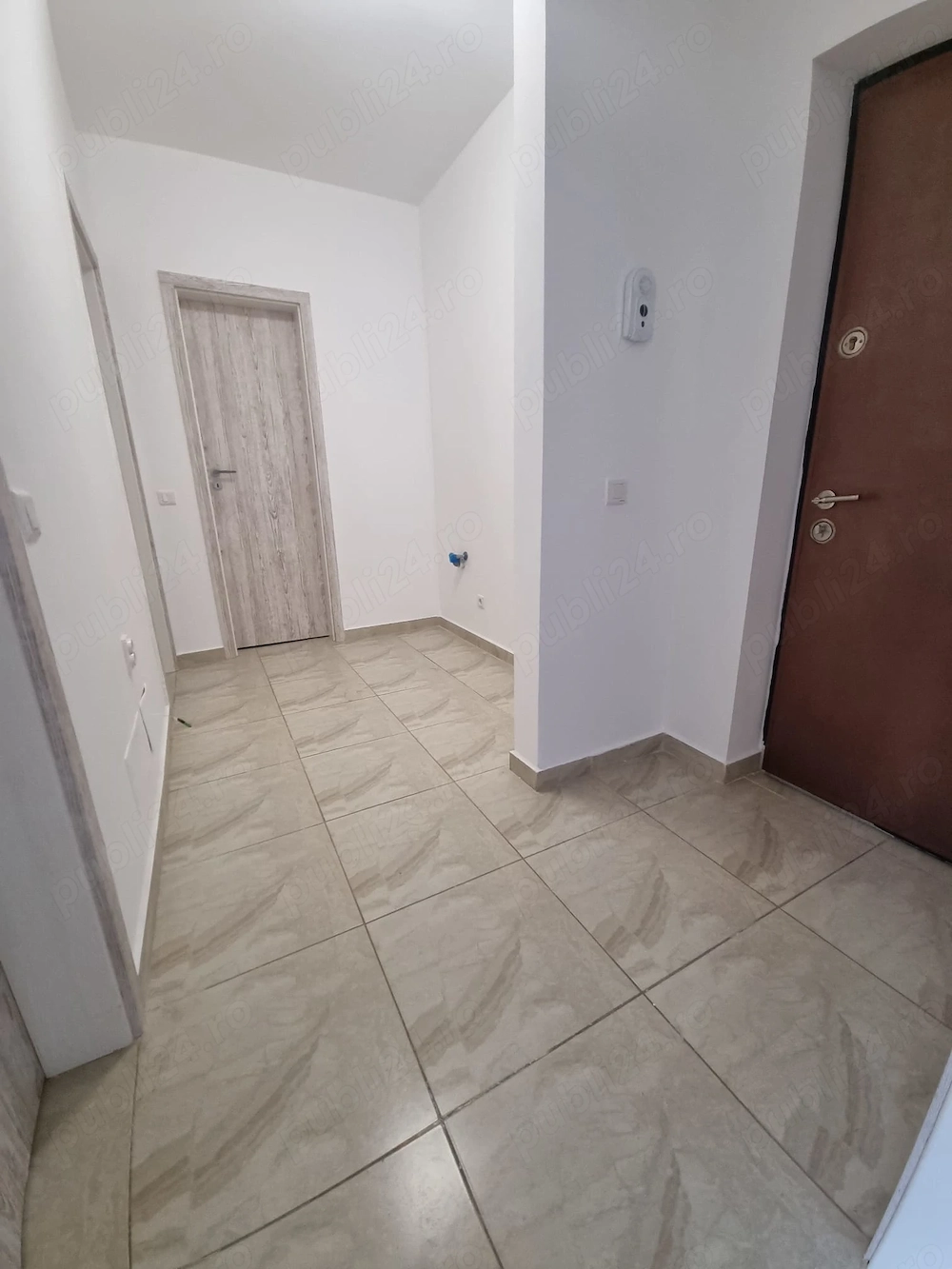Grand Arena, Apartament 2 camere, decomandat, curat, mutare imediata, etaj 3 din 4, Bloc cu lift