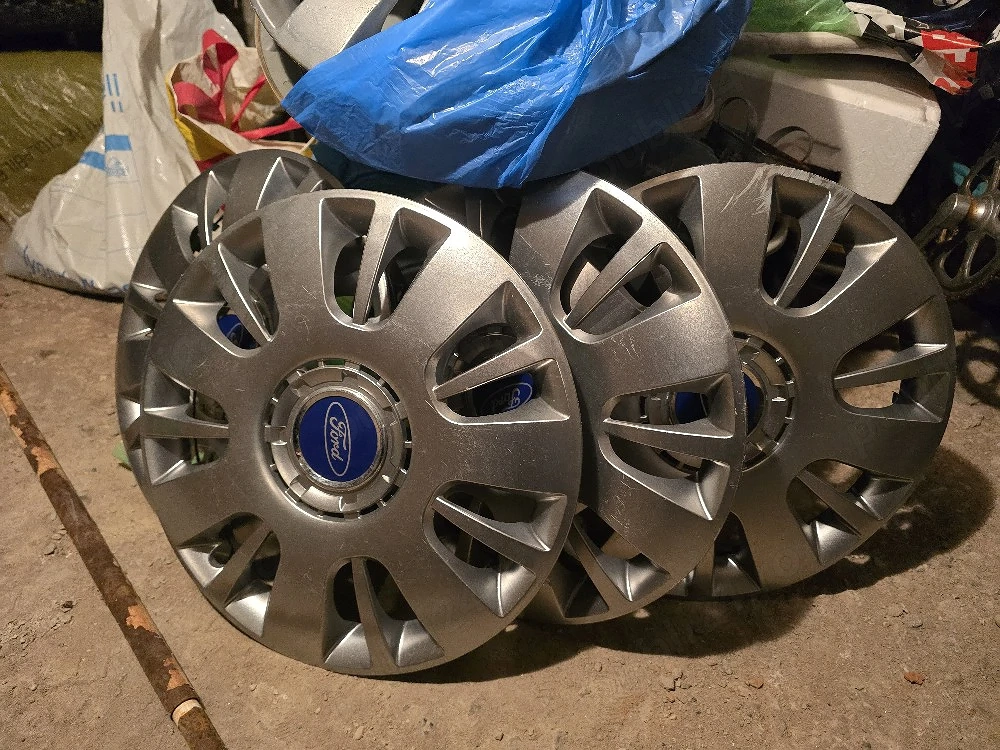 Capace roti 14" - emblema Ford (detașabilă)