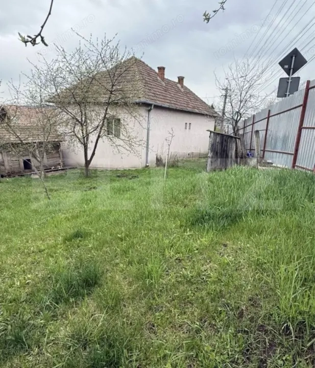 Casă individuală locuibilă + teren 477m în Dâmbul Rotund
