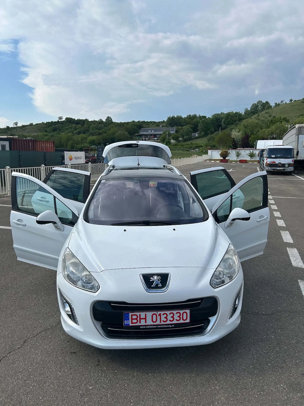 De vânzarea! Mașina funcționează perfect!  sunt valabile încă 2 luni și jumătate numerele roșii 
