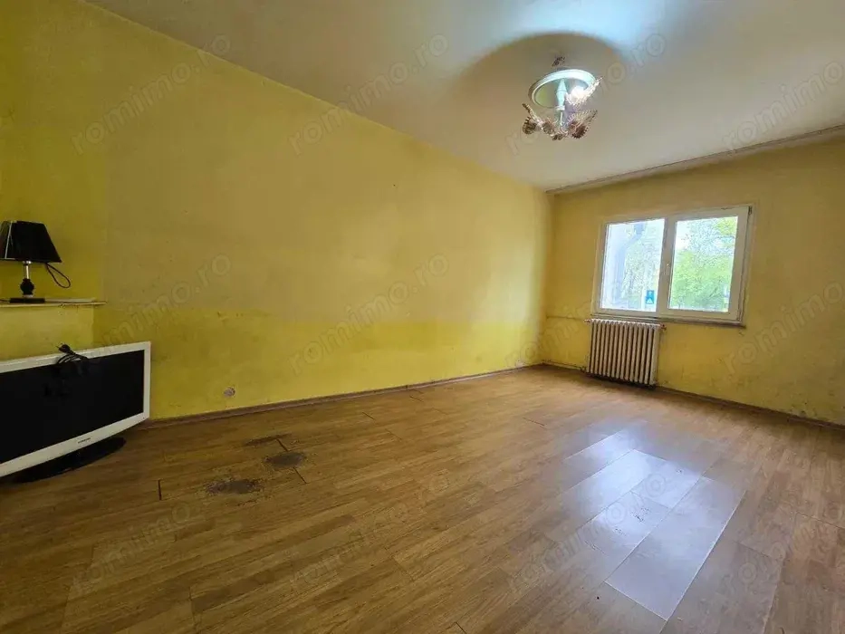 Apartament 3 camere,decomandat, bloc din 82!