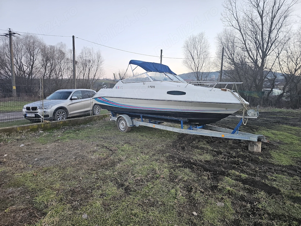 Barcă cabinată cu motor Suzuki 140cp 