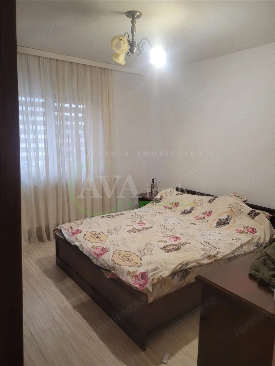 Apartament 3 camere ,zona Cora