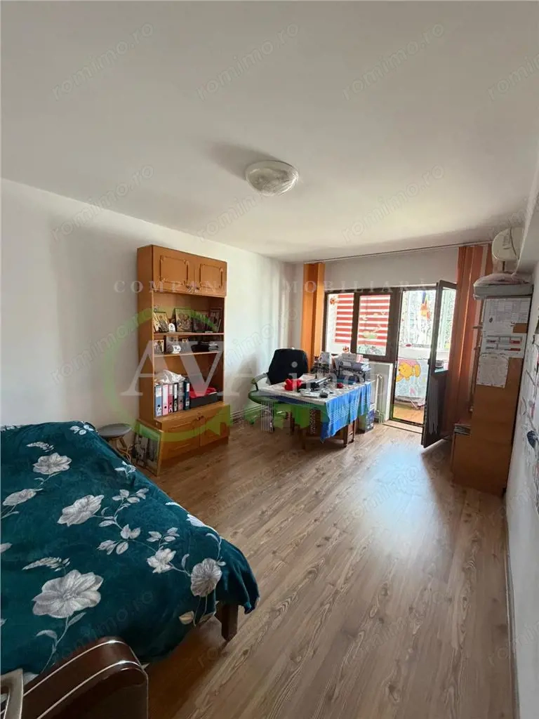 Apartament 3 camere decomandat, Zona Mioritei