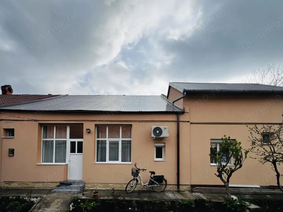 Casa cu 4 camere complet renovata - Timisoara