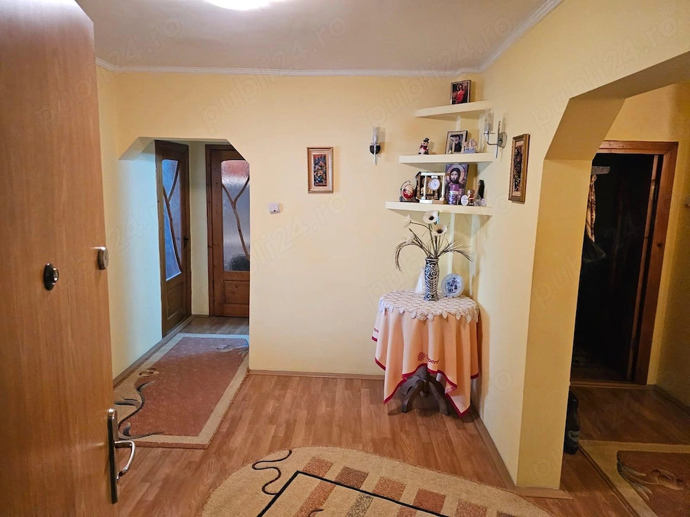 Vand apartament 4 camere decomandat