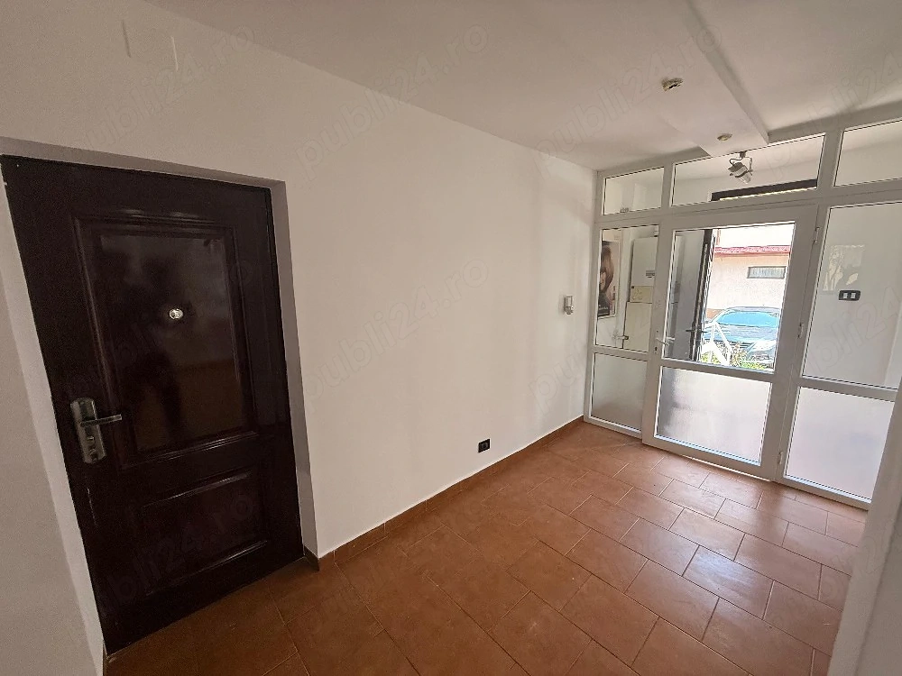Ofer spre chirie Spatiu comercial 65 MP ,central ,700 Euro   luna 