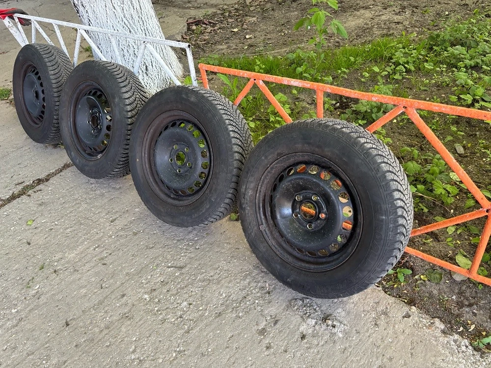 Jante tabla R15 cu anvelope iarna 2023 gama Vag