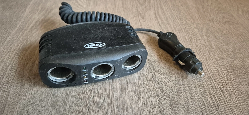Triplu split mufa auto 12v folosit putin