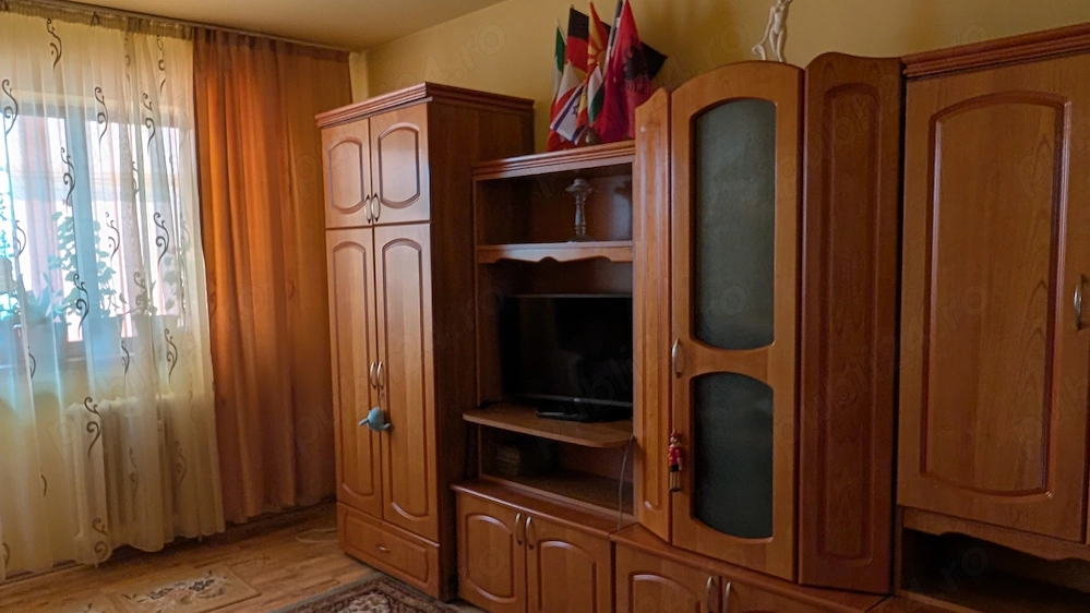 Apartament trei camere de inchiriat pe termen lung zona Republici Nord