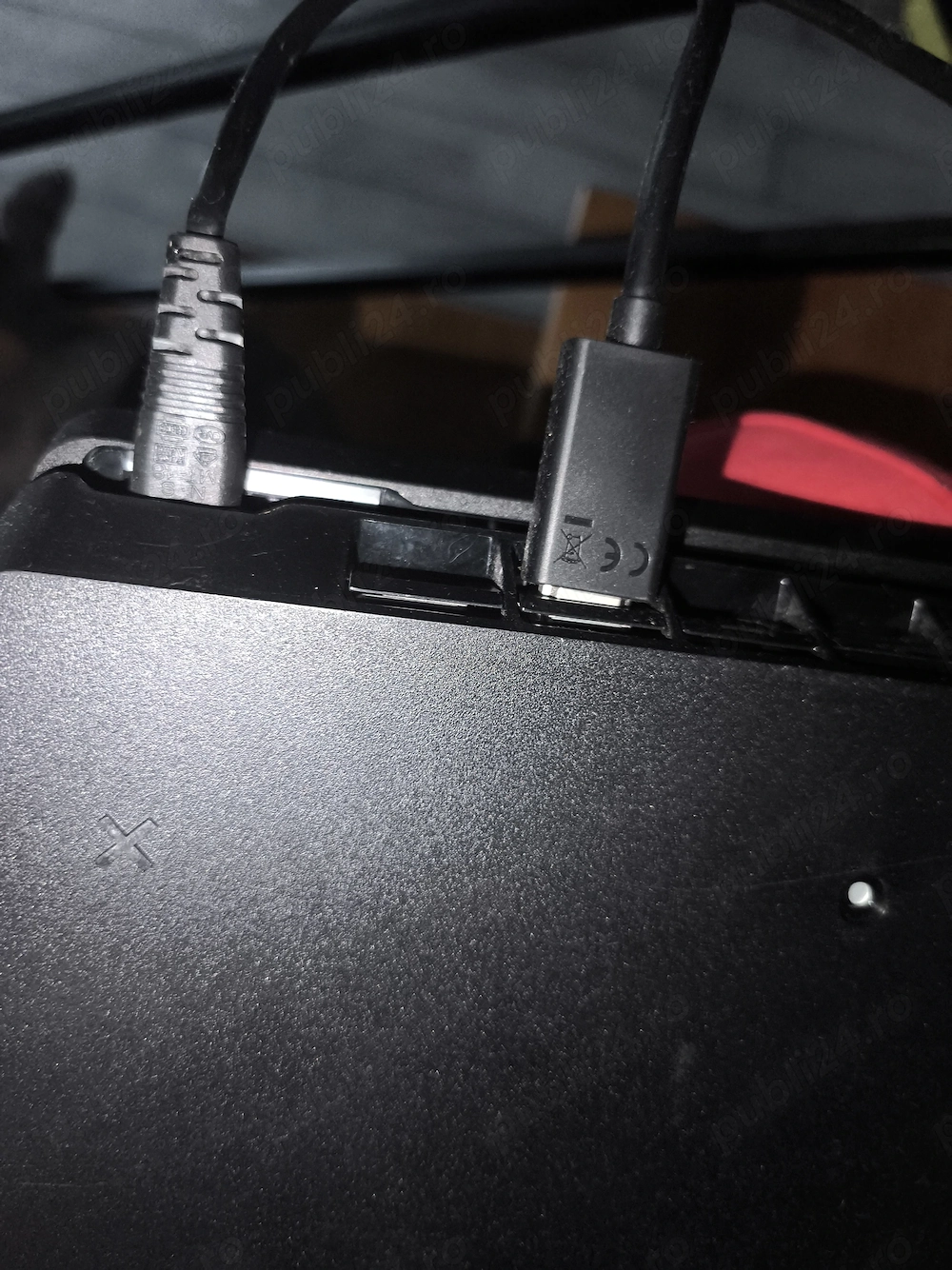 PS4 Slim 1TB + 2 manete originale Sony + joc original | Stare foarte bună
