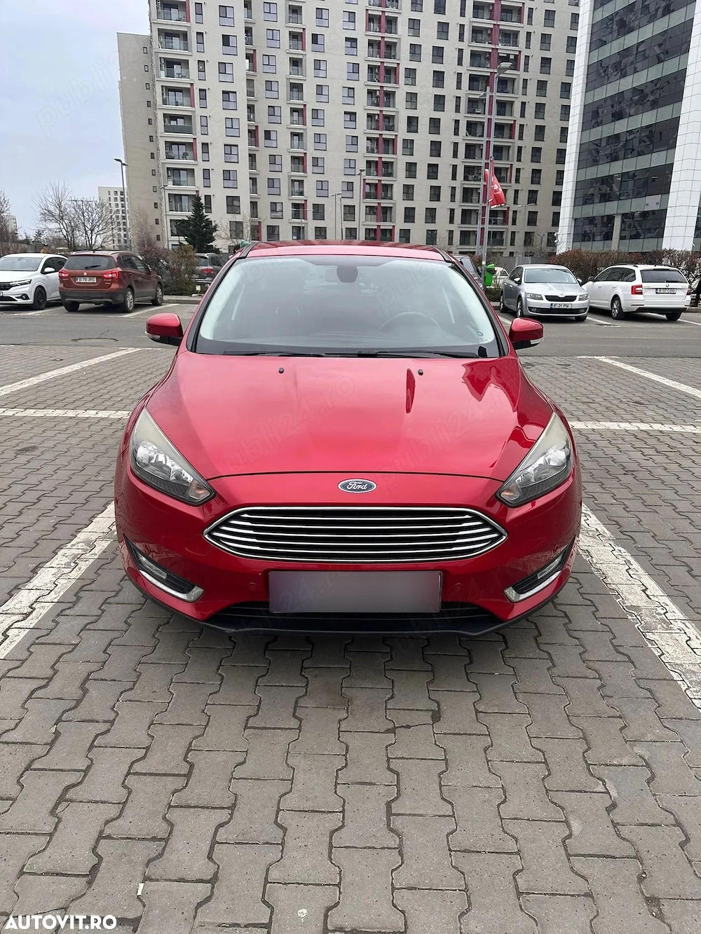 Vand Ford Focus 2015,Benzina 1.5l, 150CP, 93K KM, Cutie Manuala, Senz de parc F+B, Cauciucuri i+v