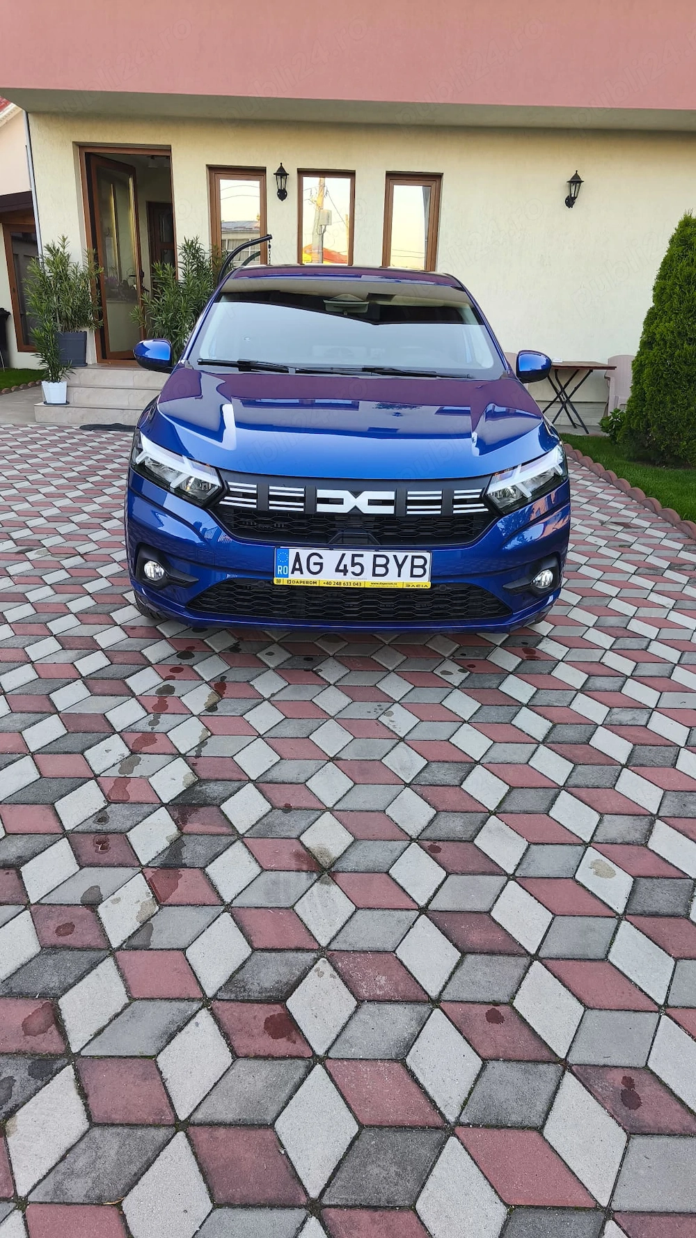 Vând Logan 3 2024