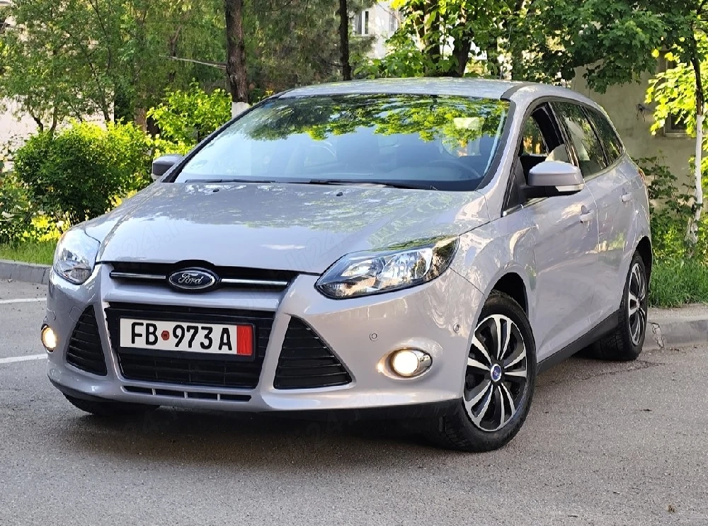 Ford Focus Titanium, 1.6 benzină clasic MPI, clima, Park assist