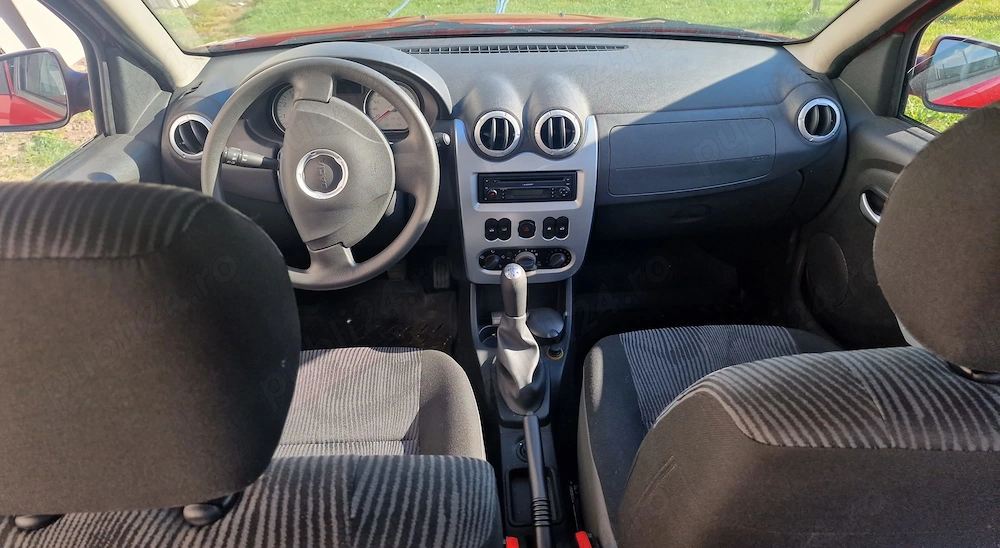 Vând Dacia Sandero 2500 km
