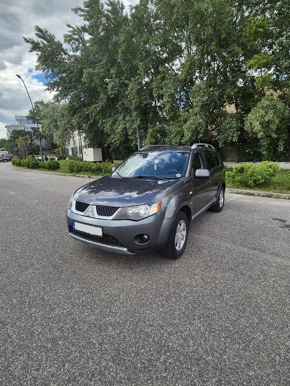 Mitsubishi Outlander 2.0 TDI-140 CP 4x4 decuplabil la buton