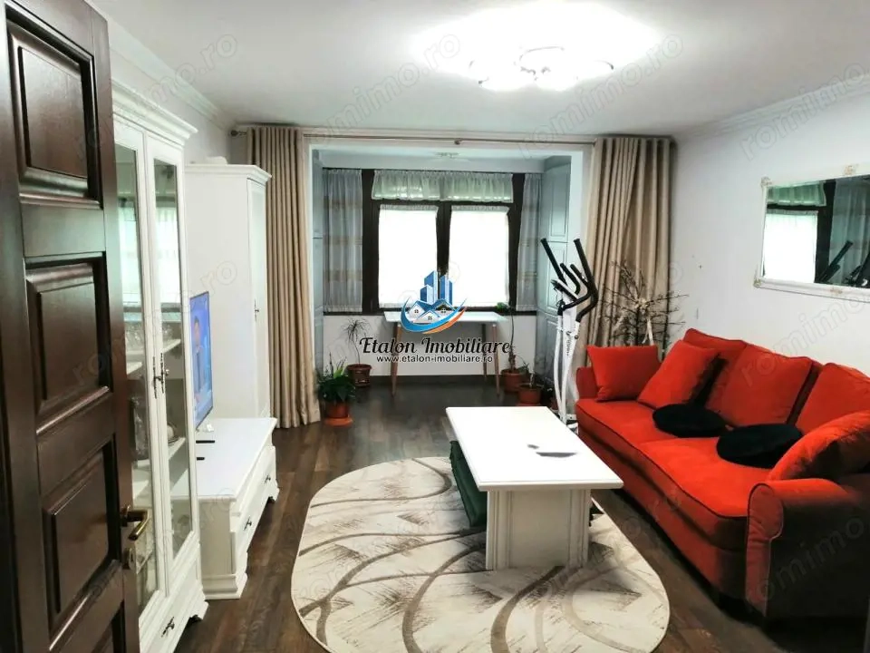 Apartament 3 camere semidecomandat, zona Spital, Piatra Neamt