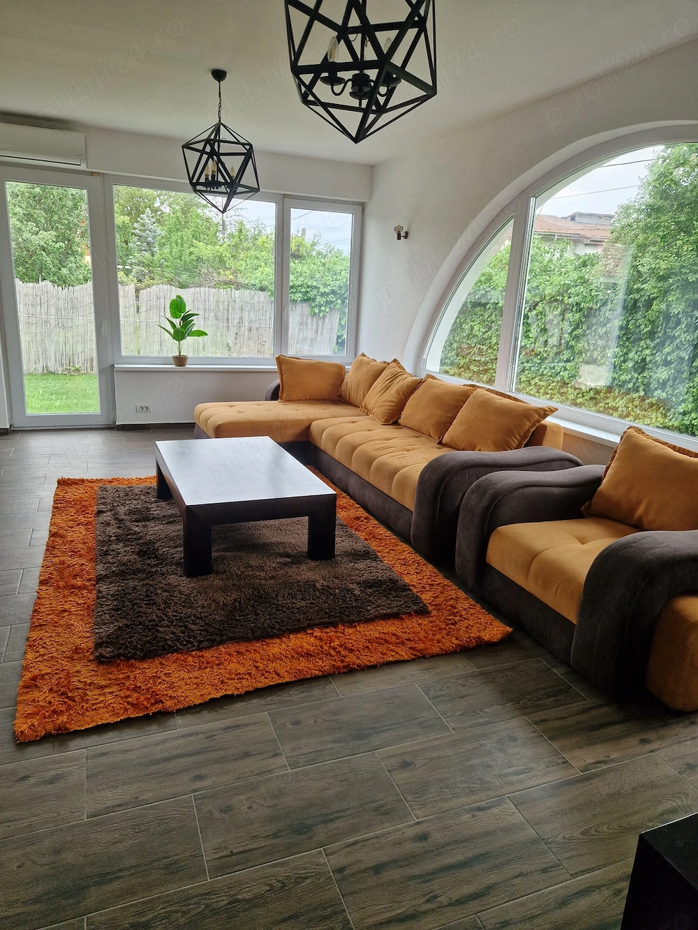 Casă modernă cu design aparte și grădină amenajată   de închiriat în Tunari