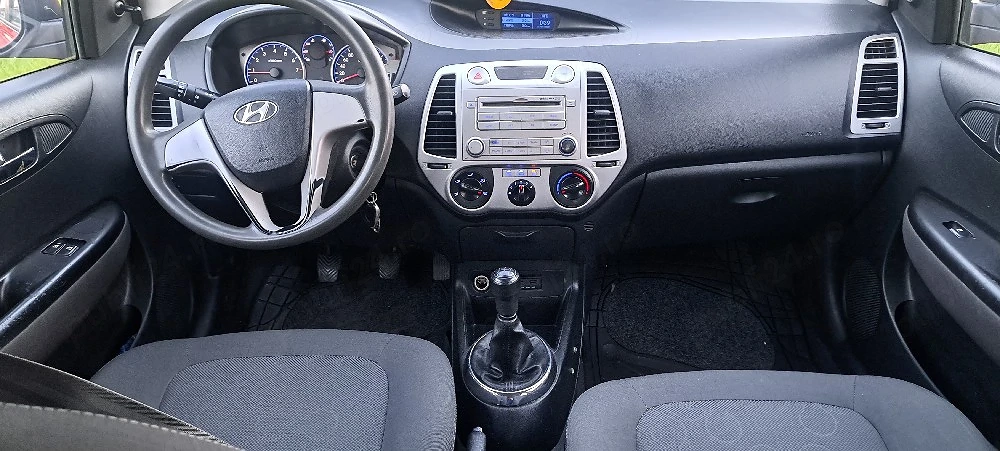 Vând Hyundai i20