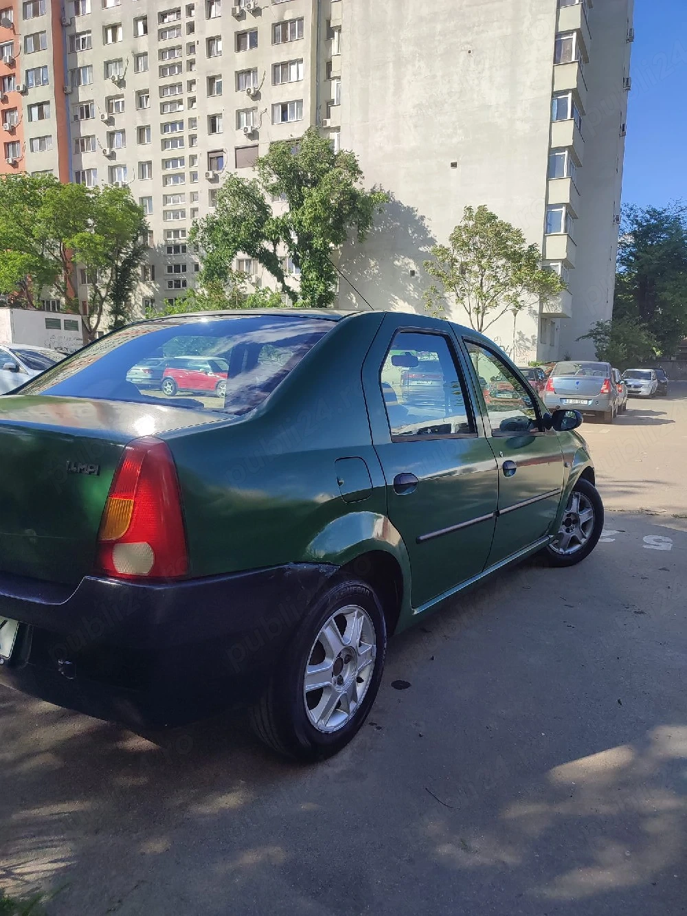 vând Dacia Logan motor de 1 4 benzina acte valabile mașina merge impecabil fara probleme 