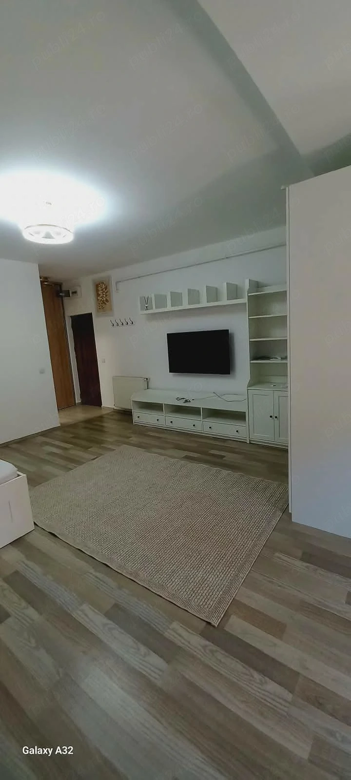 Închiriez garsoniera
