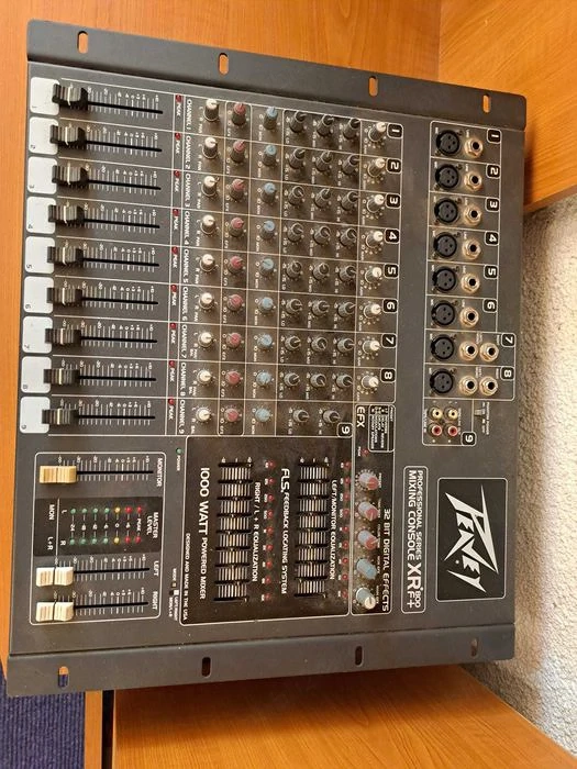 Mixer amplificat  Peavey XR800F 