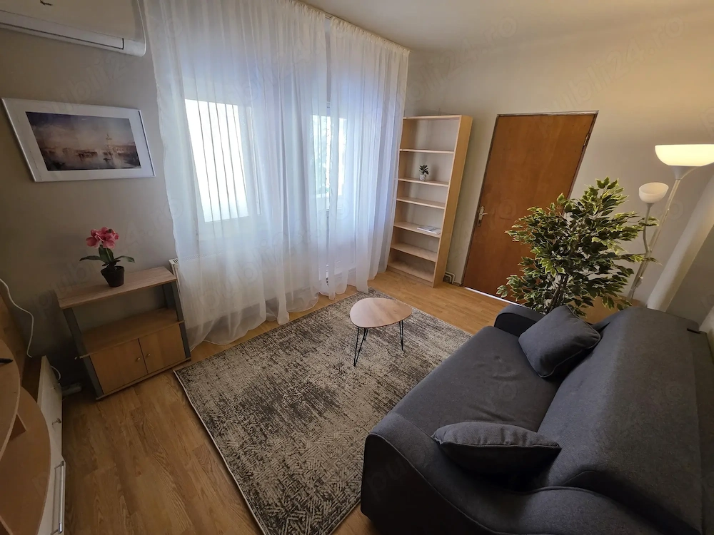 Apartament 3 camere zona Catedrală 