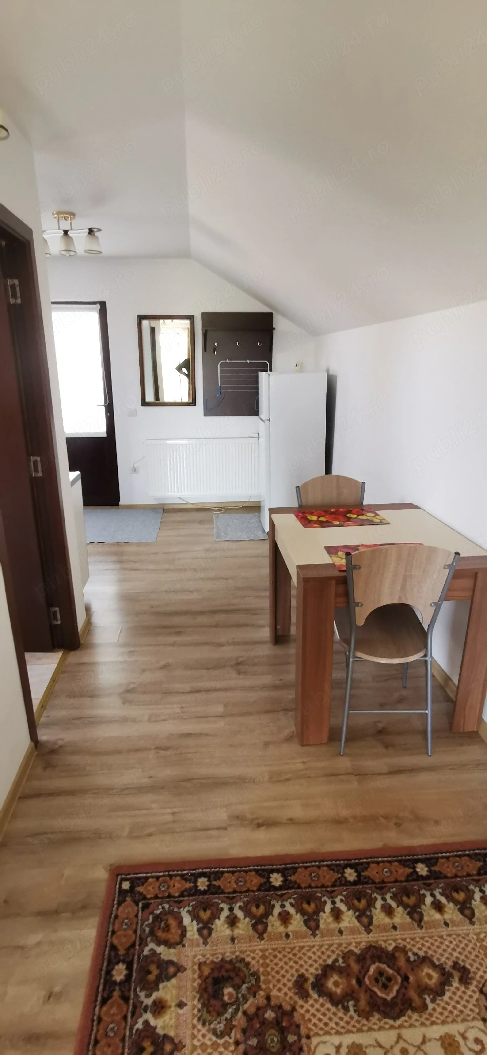 Închiriez locuință la curte