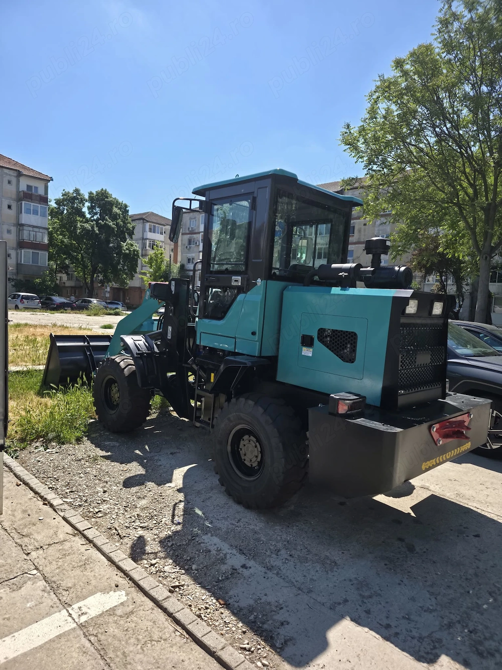 Vând Încărcător Frontal Nou   Model 2026
