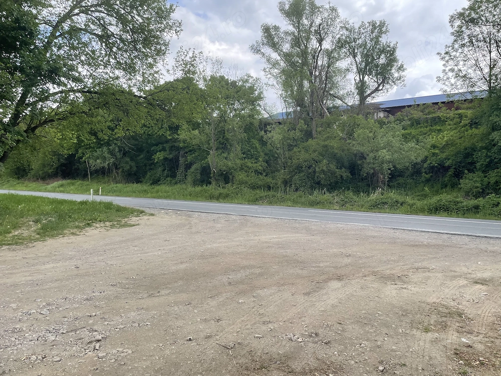 Vand teren intravilan imprejmuit 2.500mp