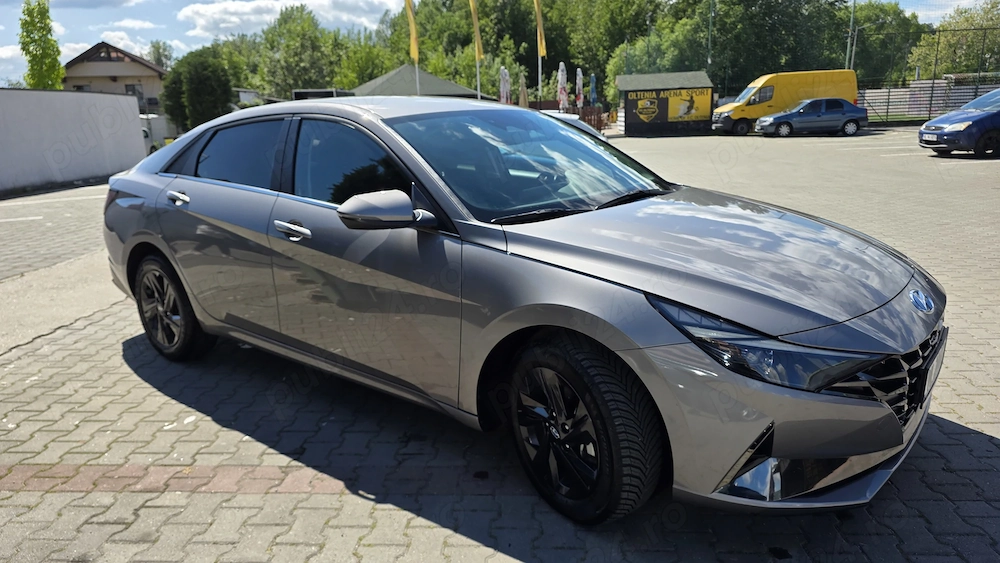Vând Hyundai Elantra Highway CN7