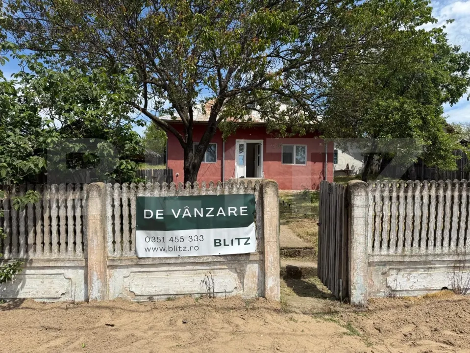 Casa partial renovata, 60mp utili , 6000 mp teren, zona Georocu Mare