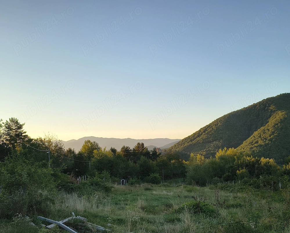 Teren Cisnadioara cu vedere spre munti