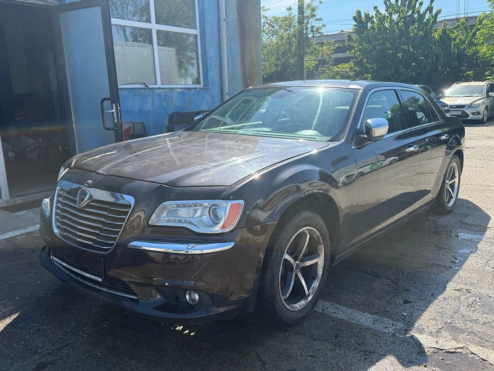 Lancia Thema Chrysler 300c, 3.0 diesel, an 2012 DOARpentru dezmembrat, motorul desfacut in portbagaj