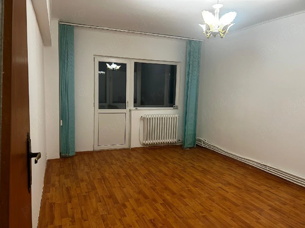 Se vine apartament 4 camere decomandate, ultracentral, renovat, etaj 1