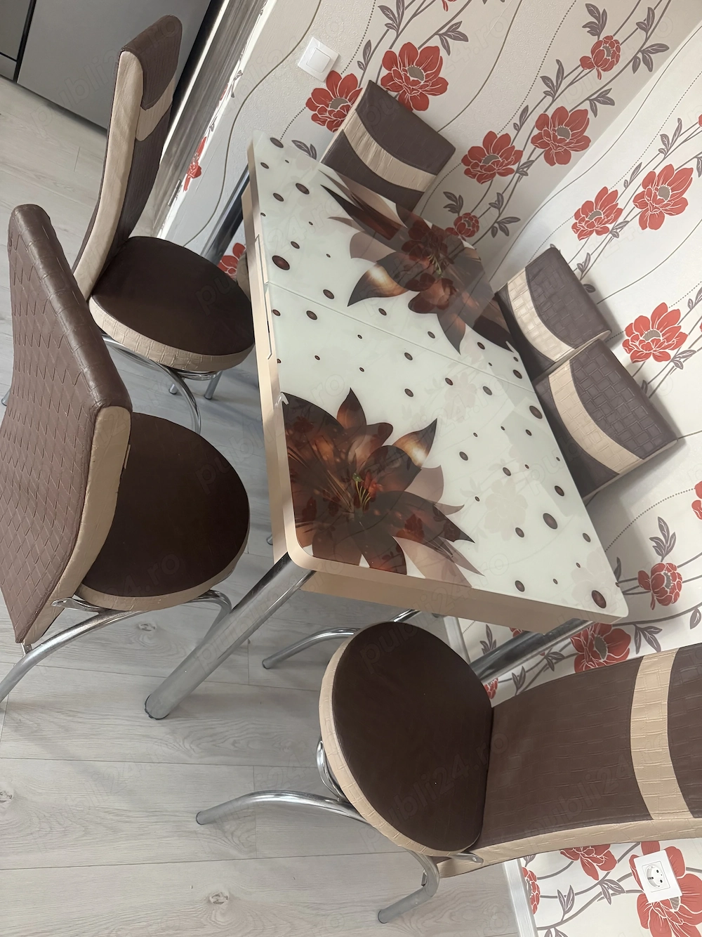 Set masă extensibilă cu 6 scaune