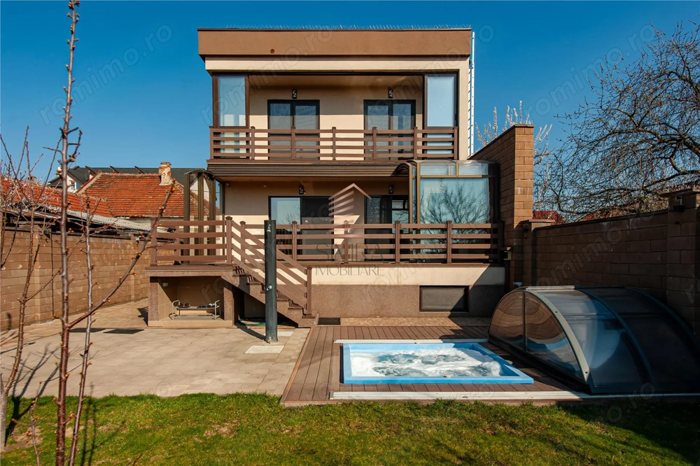 Vila D+P+E cu jaccuzi exterior in Iosia