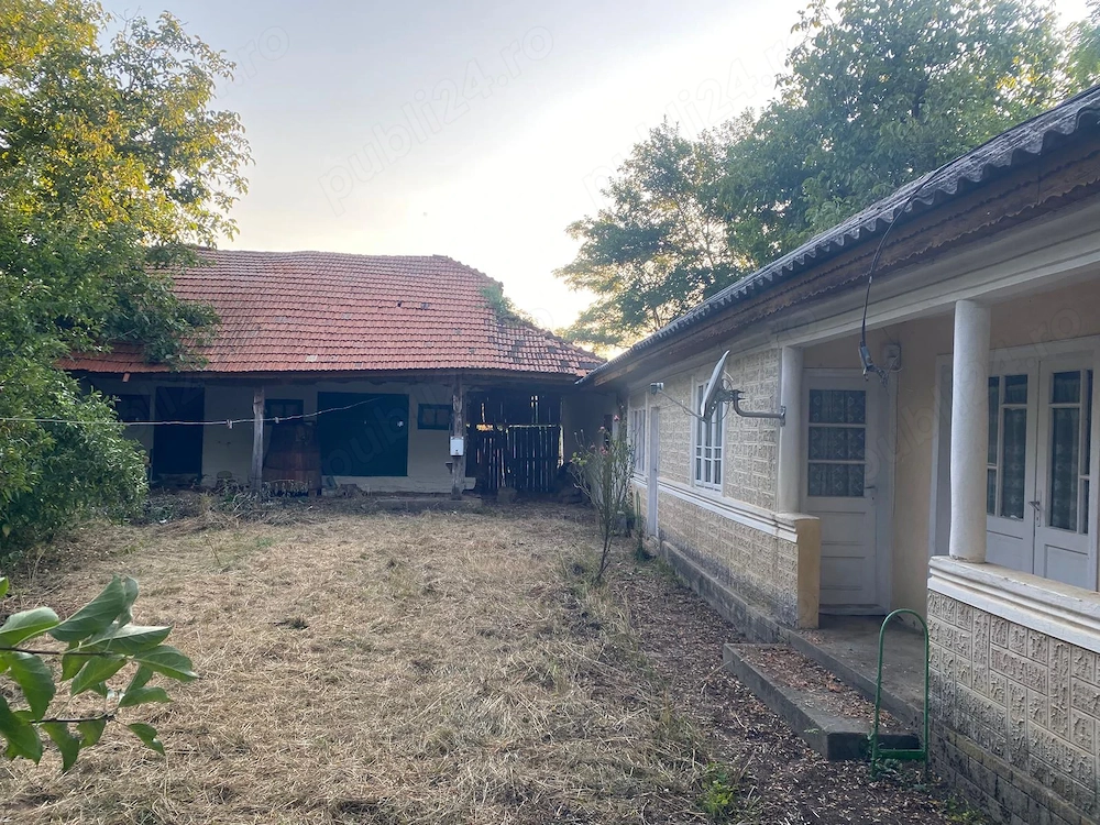 Casa de vânzare cu teren