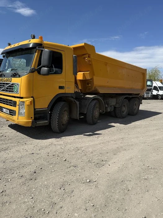 Vând autobasculanta 8x4