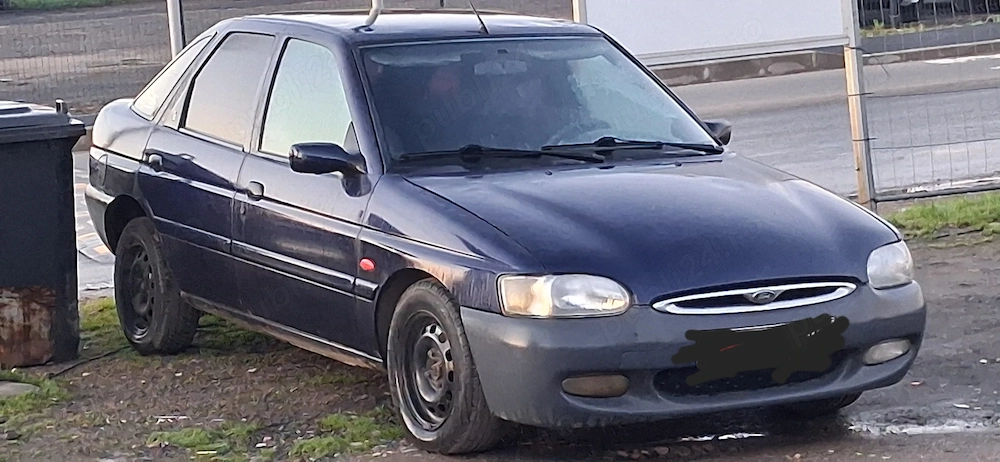Ford escort, pentru dezmembrări.