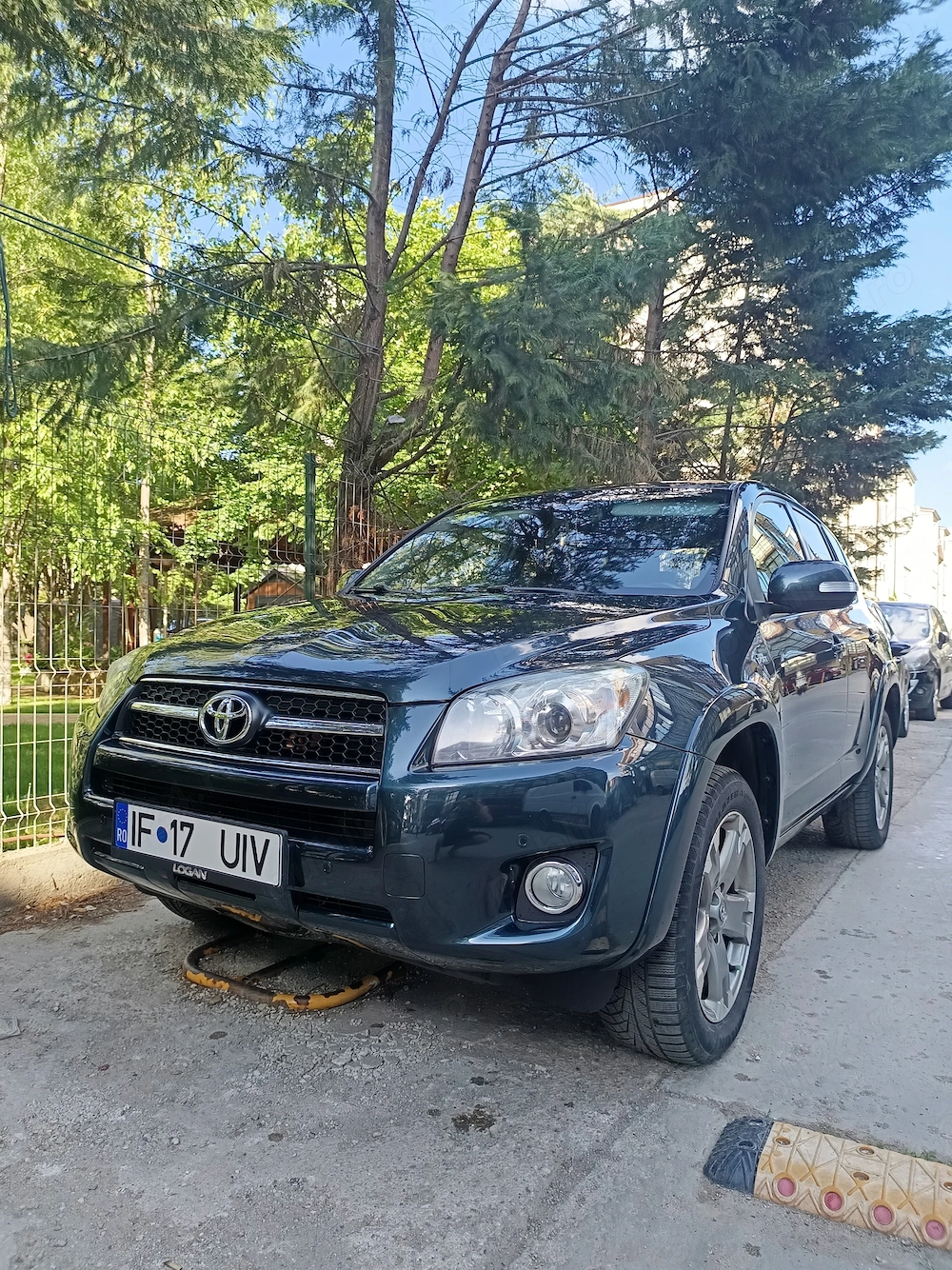 Vand Toyota RAV4 cu multe opțiuni!