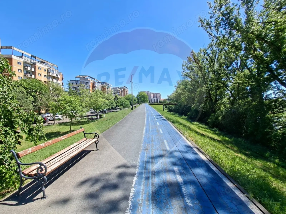 Zona 300, 3 camere, etaj 2, trei balcoane,  fără comision !
