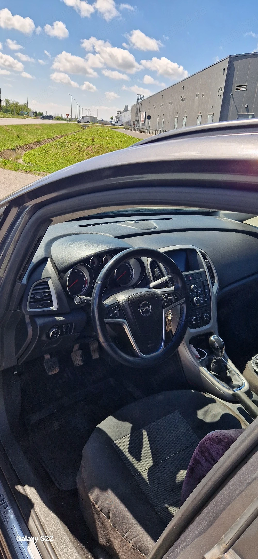 vând Opel astra j