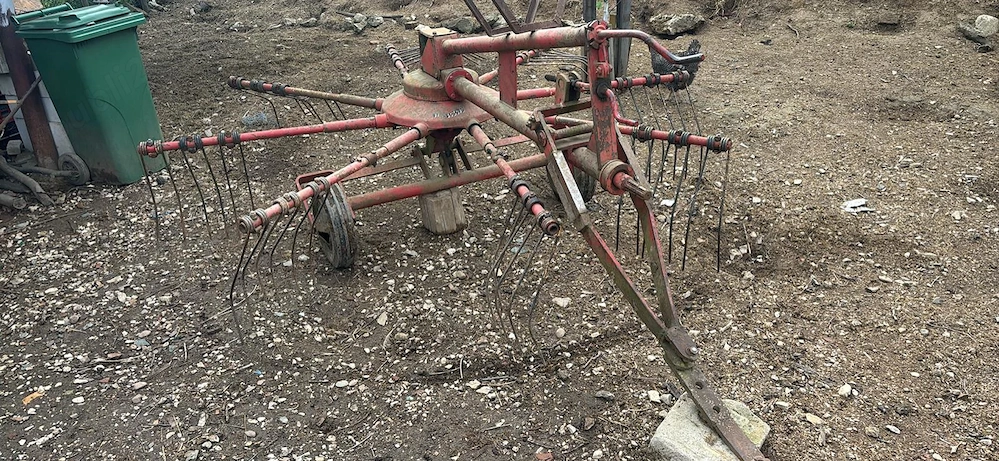 Vând greblă rotativă tip păianjen 