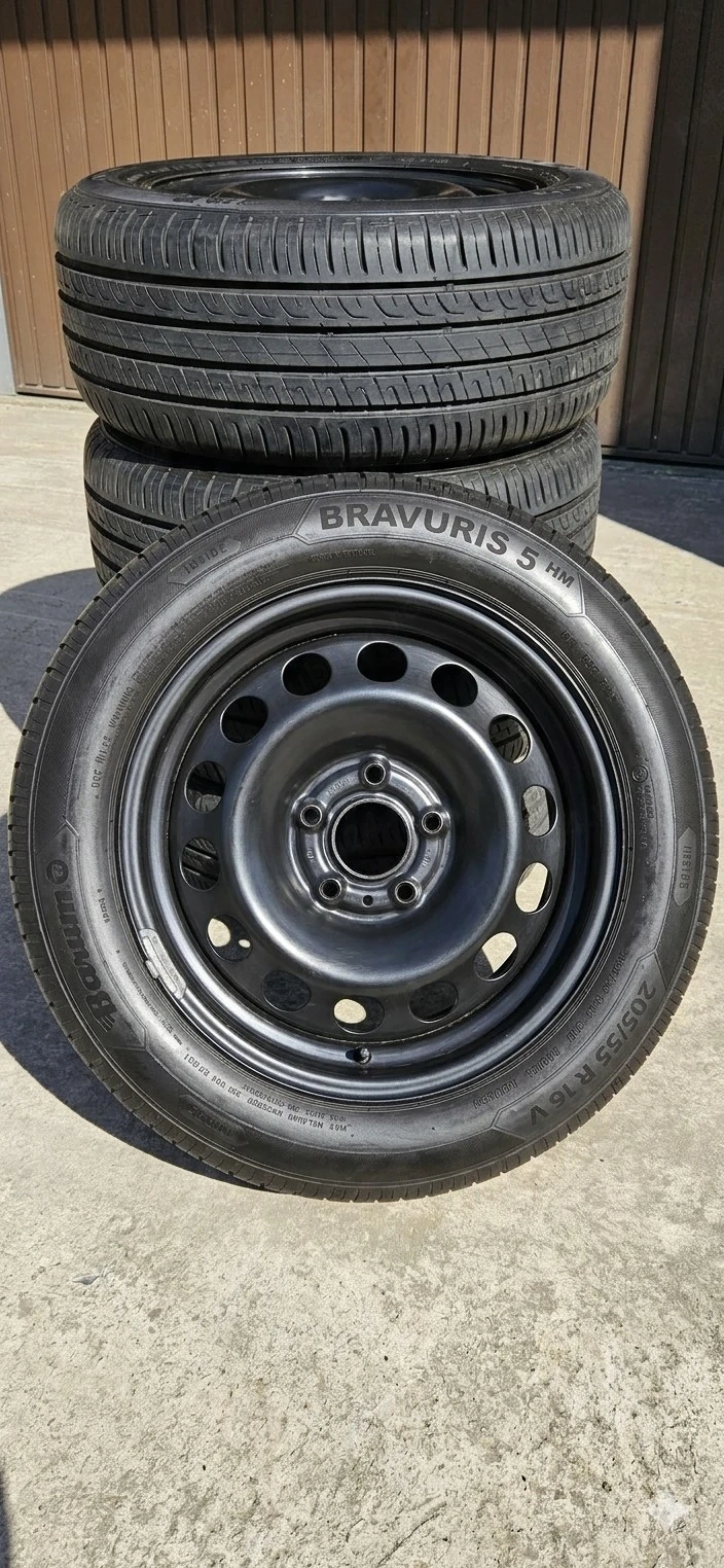 Vand Set 4 cauciucuri cu tot cu jante de tablă 205/55 R16  Barum Bravuris 5 HM ca noi DOT 2023
