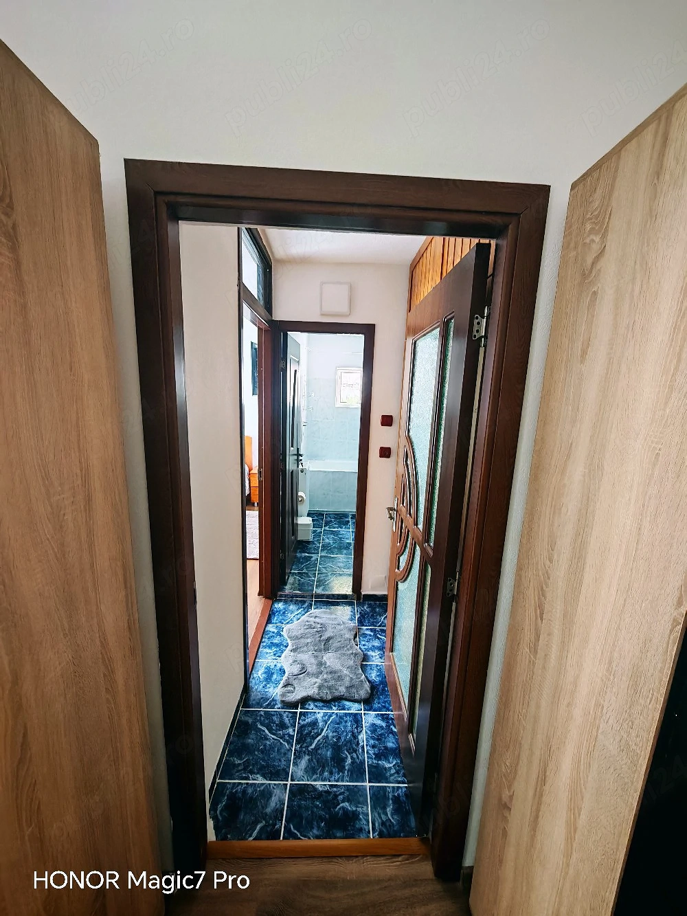 Închiriez apartament 