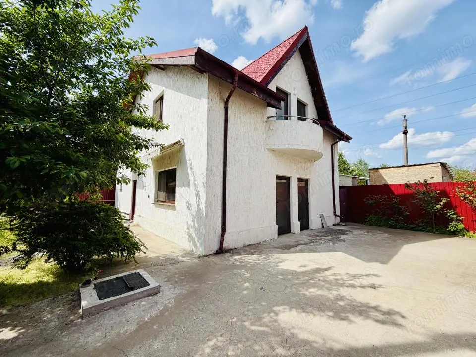 Casa cochetă la 2 minute de București în Roșu, Chiajna, zonă superbă, 4 camere